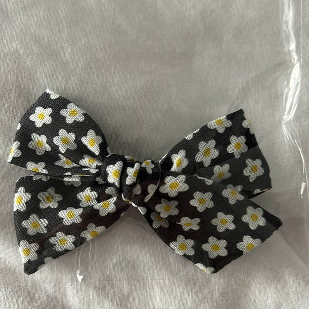 Little Poppy Co Bow - Picture 2 of 3